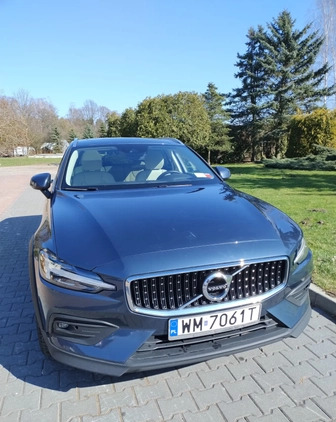 Volvo V60 Cross Country cena 149700 przebieg: 26000, rok produkcji 2021 z Margonin małe 277